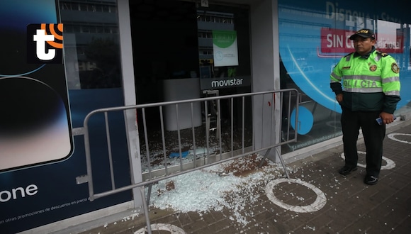 En la madrugada de hoy, domingo 14 de julio, la tienda Movistar situada en el centro comercial La Rambla de San Borja fue asaltada violentamente. Foto: Diana Marcelo @photo.gec
