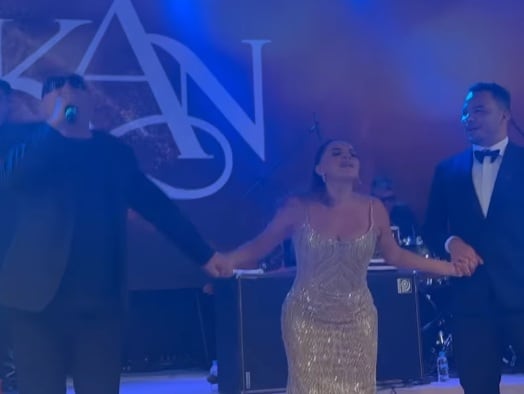 Bacilos y la Mosca Tsé Tsé se presentaron en cumpleaños de Kelly Acuña. (Redes sociales)