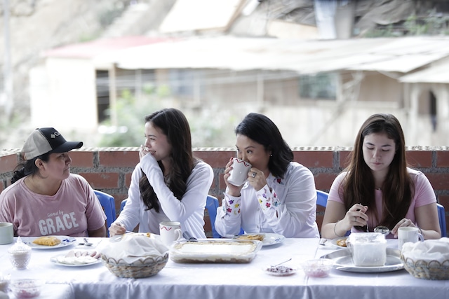 Keiko Fujimori y sus hijas tomaron desayuno en SJL (Foto: Hugo Pérez)