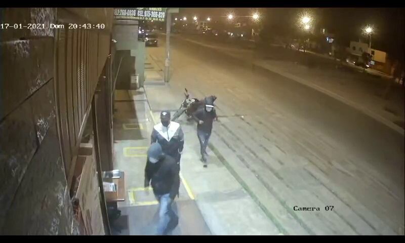 Delincuentes hicieron de las suyas en pollería de Villa El Salvador. | Foto: Reproducción de vídeo