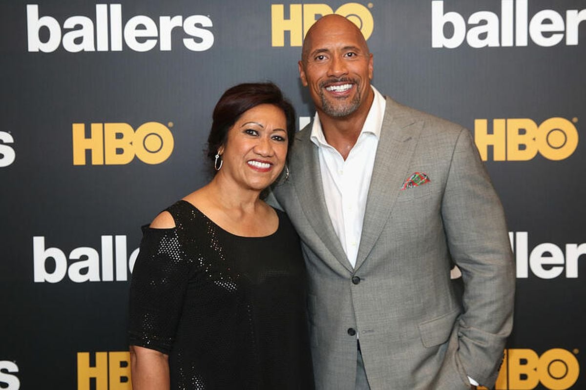 "The Rock" junto a su mamá (Foto: EFE)