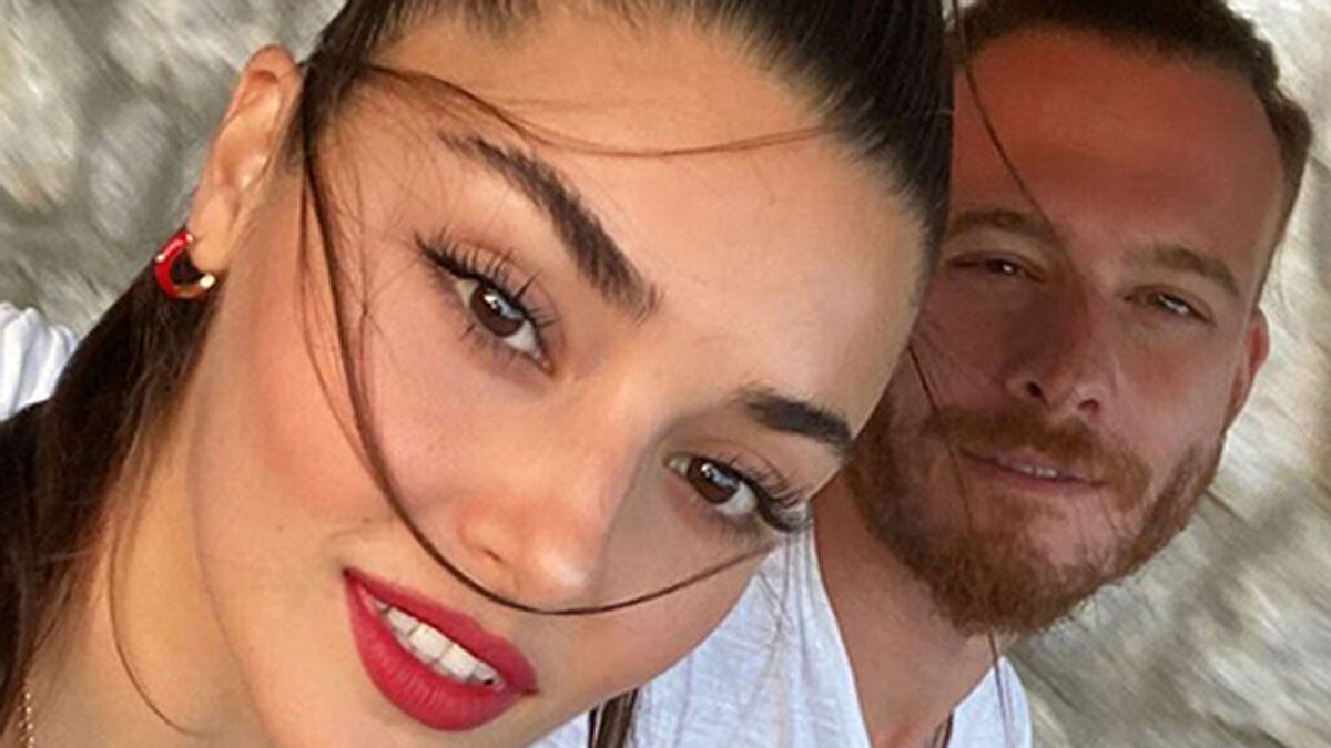 La pareja confirmó su romance a inicios del 2021 (Foto: Kerem Bürsin / Instagram)