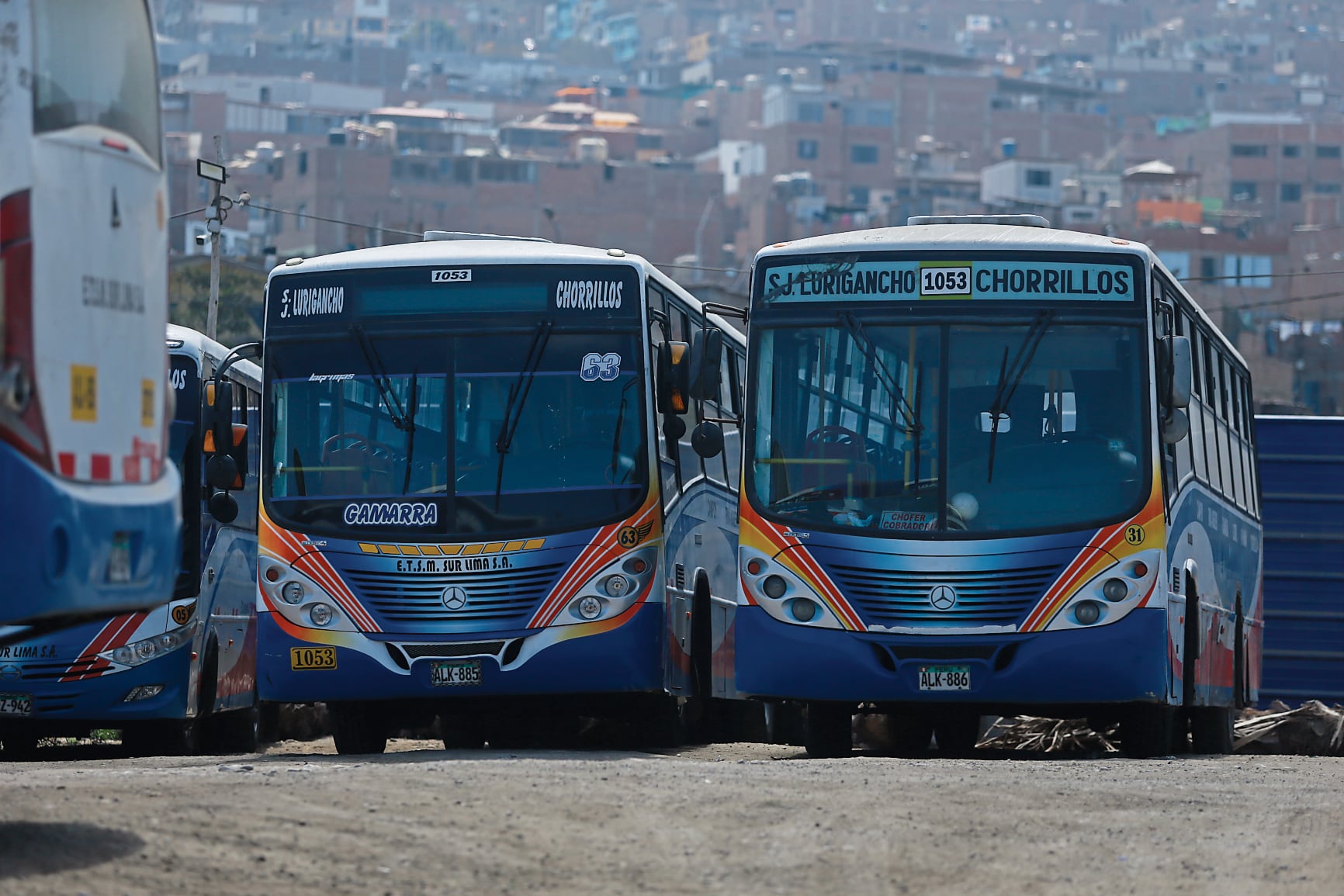 Patio de maniobras de la empresa en Chorrillos, donde unidades se refugiaron.