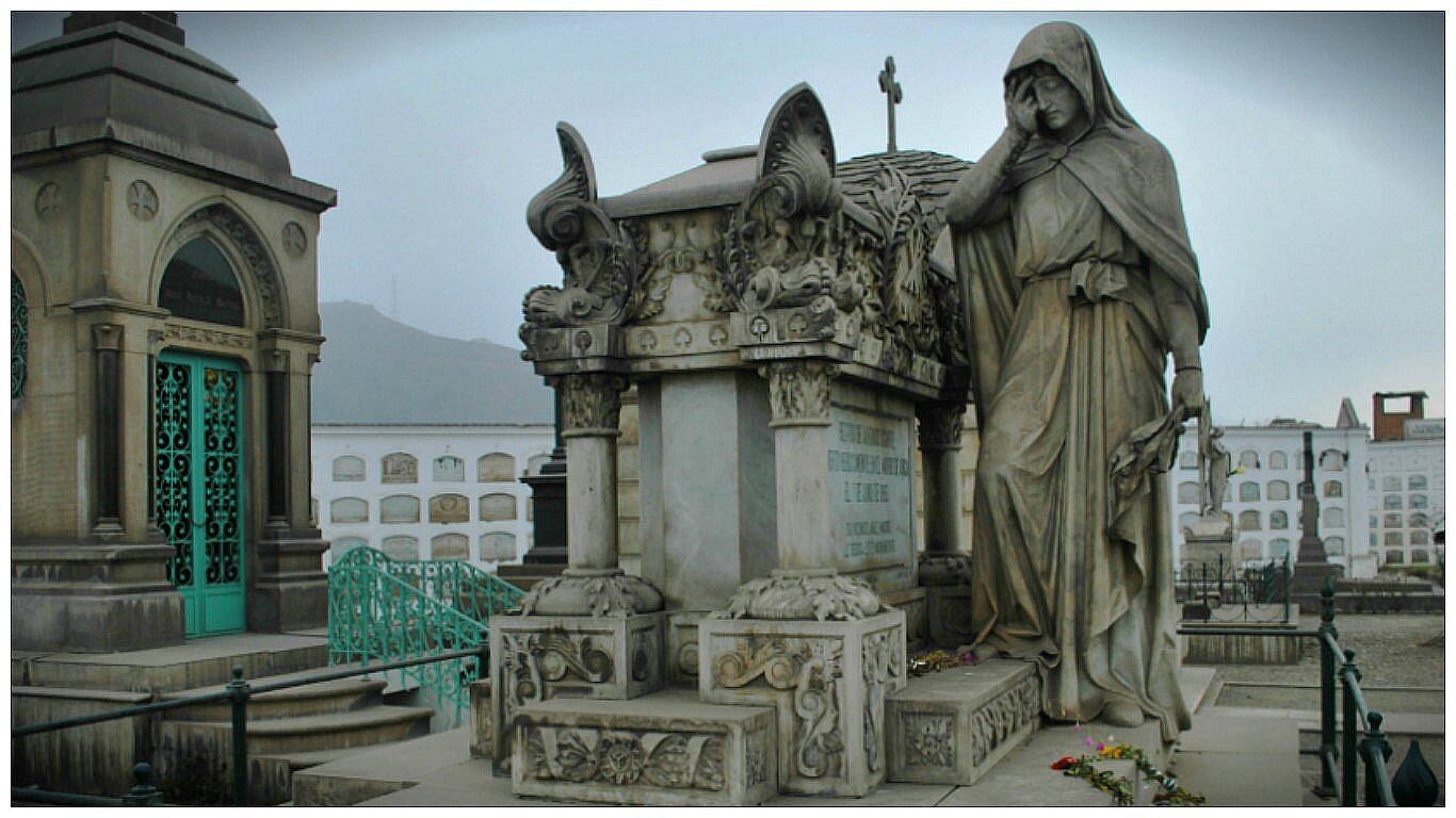 En el cementerio Presbítero Maestro han sido visto fantasmas, brujas, duendes y elfos. (Difusión)