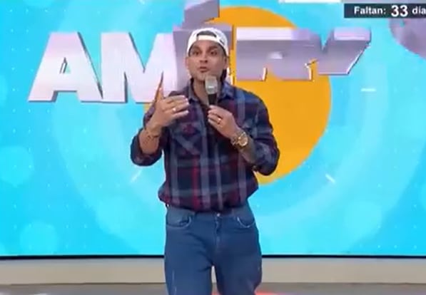 Christian Domínguez aparece con la cabeza completamente rapada EN VIVO