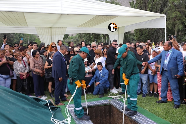 Restos de Manolo Rojas yacen en cementerio Campo Fe de Huachipa. (Fotos: Antonio Melgarejo/ @photo.gec)