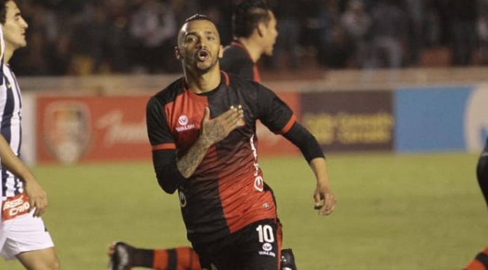 Patricio Arce con la camiseta de Melgar. (Foto: GEC)