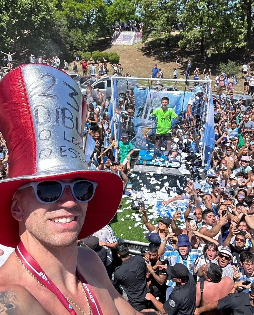 'Dibu' Martínez es uno de los jugadores argentinos que más celebró el título mundial de la selección argentina. Foto: Captura.