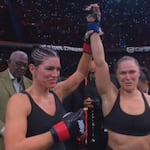 Ronda sometió a Gina Carano con su palanca de brazo en 17 segundos