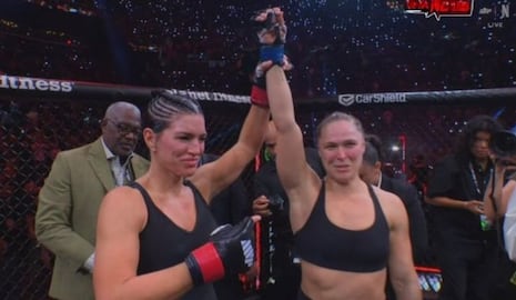 Ronda Rousey sometió a Gina Carano con su palanca de brazo en solo 17 segundos | VIDEO