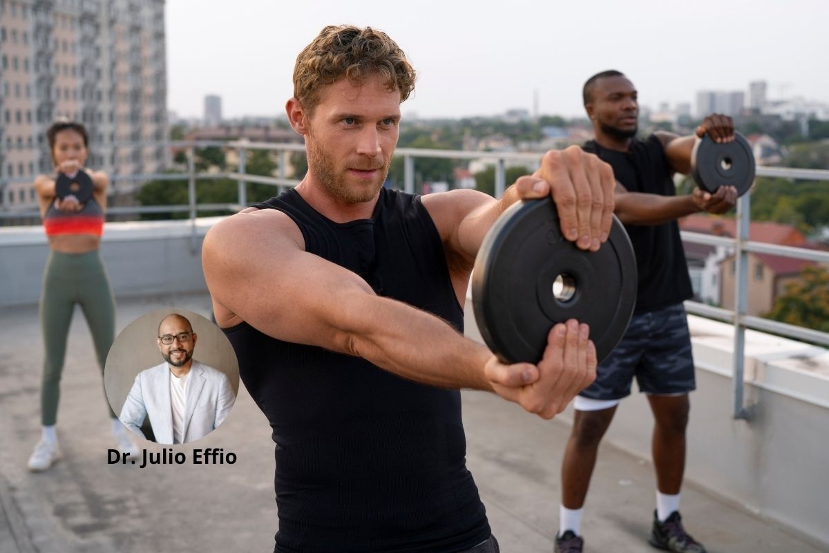 Entrenar con pesas mejoran la salud de tus arterias. Foto: Freepik.