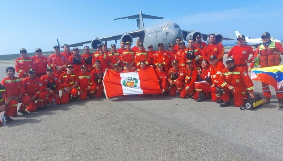 Bomberos peruanos ya se encuentran en Venezuela (@usar_peru_cgbvp)