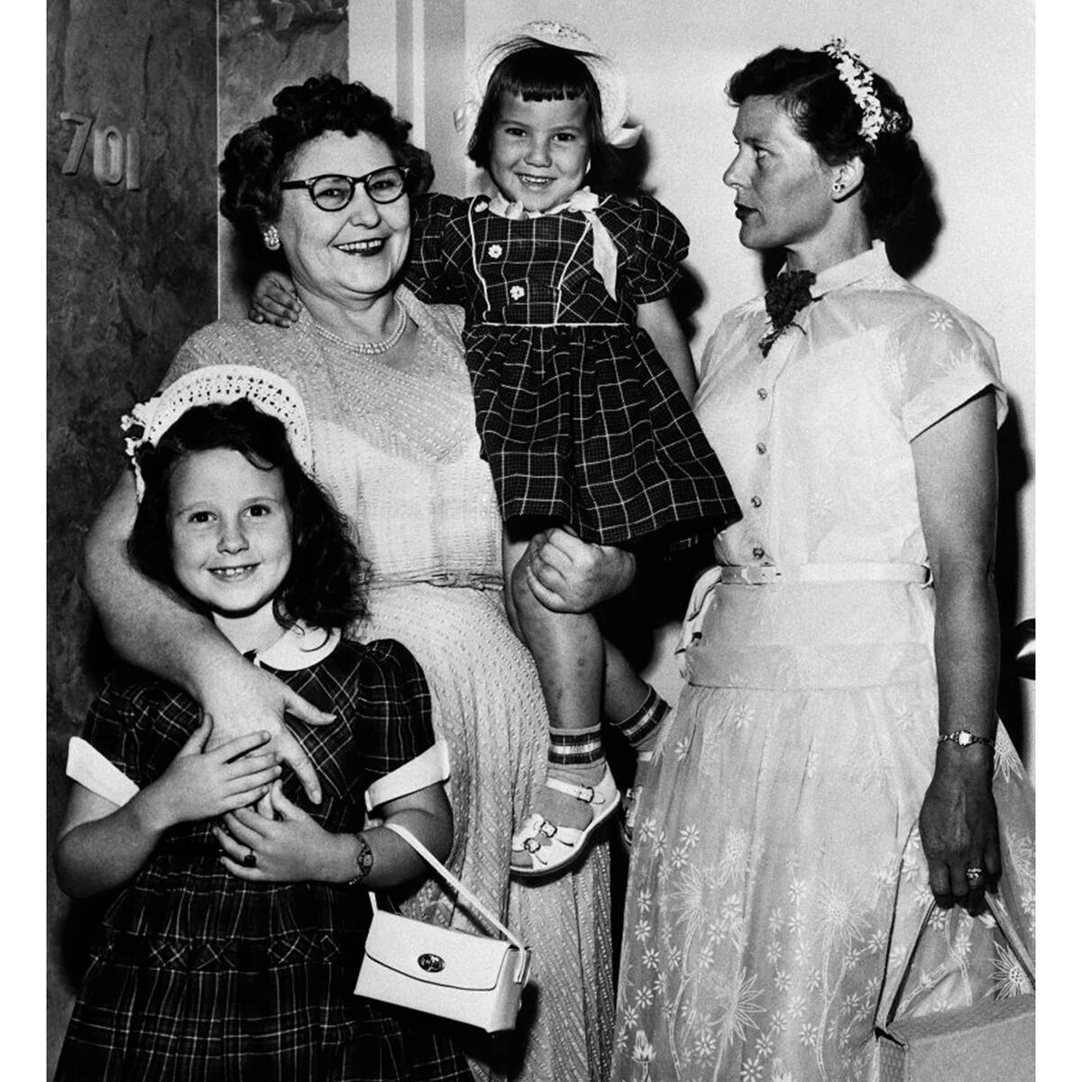 Nannie Doss con sus hijas.