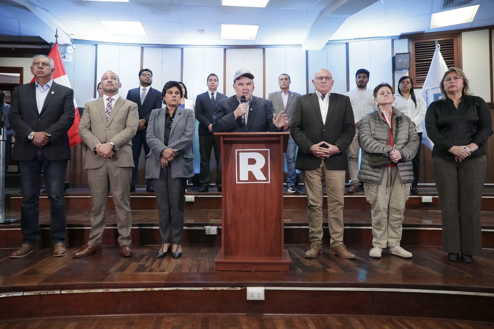 Rafael López Aliaga y los integrantes de Renovación Popular (Fotos: Julio Reaño/@photo.gec)