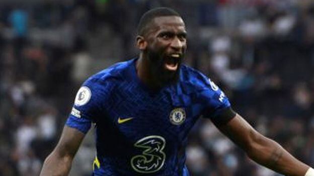 Antonio Rudiger termina contrato con Chelsea en junio e interesa en Real Madrid. (Foto: EFE)