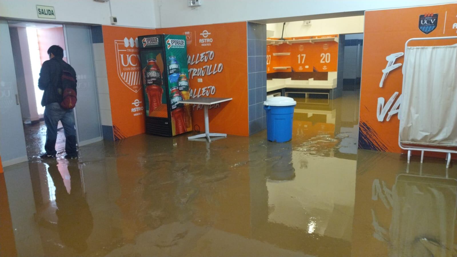 Así quedó el camerino que utiliza la Universidad César Vallejo. (Foto: Carlos Balarezo)
