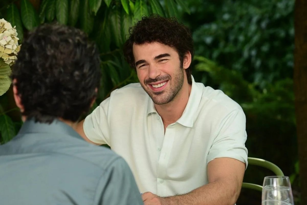 Yusuf Çim sonriendo como Ozan Yenersoy en la nueva telenovela turca (Foto: Tims & B Productions)
