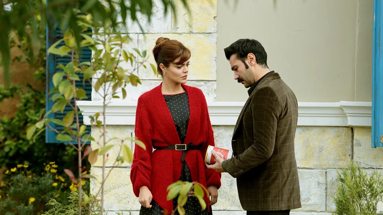 “Tierra amarga” está protagonizada por los actores Hilal Altınbilek y Uğur Güneş (Foto: Tims & B Productions)