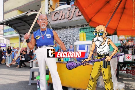 ¡Como dos gotas de agua! ‘Maestro Roshi peruano’ vende jugos de naranja en San Martín de Porres