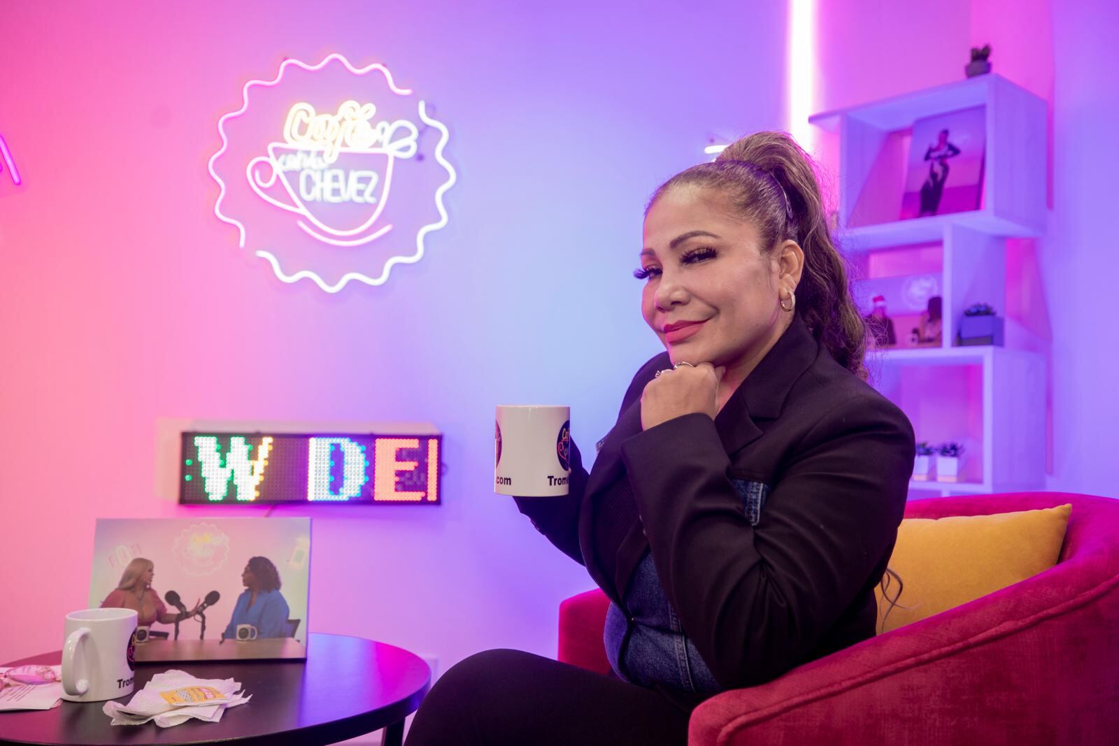 Marisol en el Café con la Chevez 4