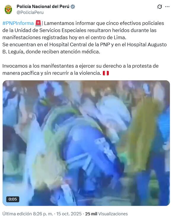 La cuenta oficial de la PNP confirma agresión a sus agentes en medio de la marcha. (X:@PoliciaPeru)