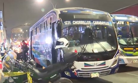 Cercado de Lima: Sicarios balean bus y dejan heridos al chofer y pasajera | VIDEO