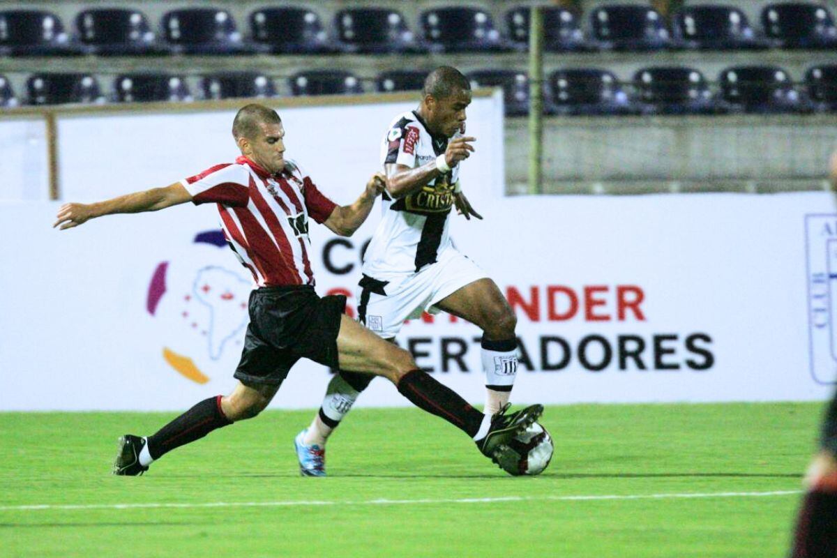 Wilmer Aguirre en su noche más recordada en Copa LIbertadores (Foto: AFP)