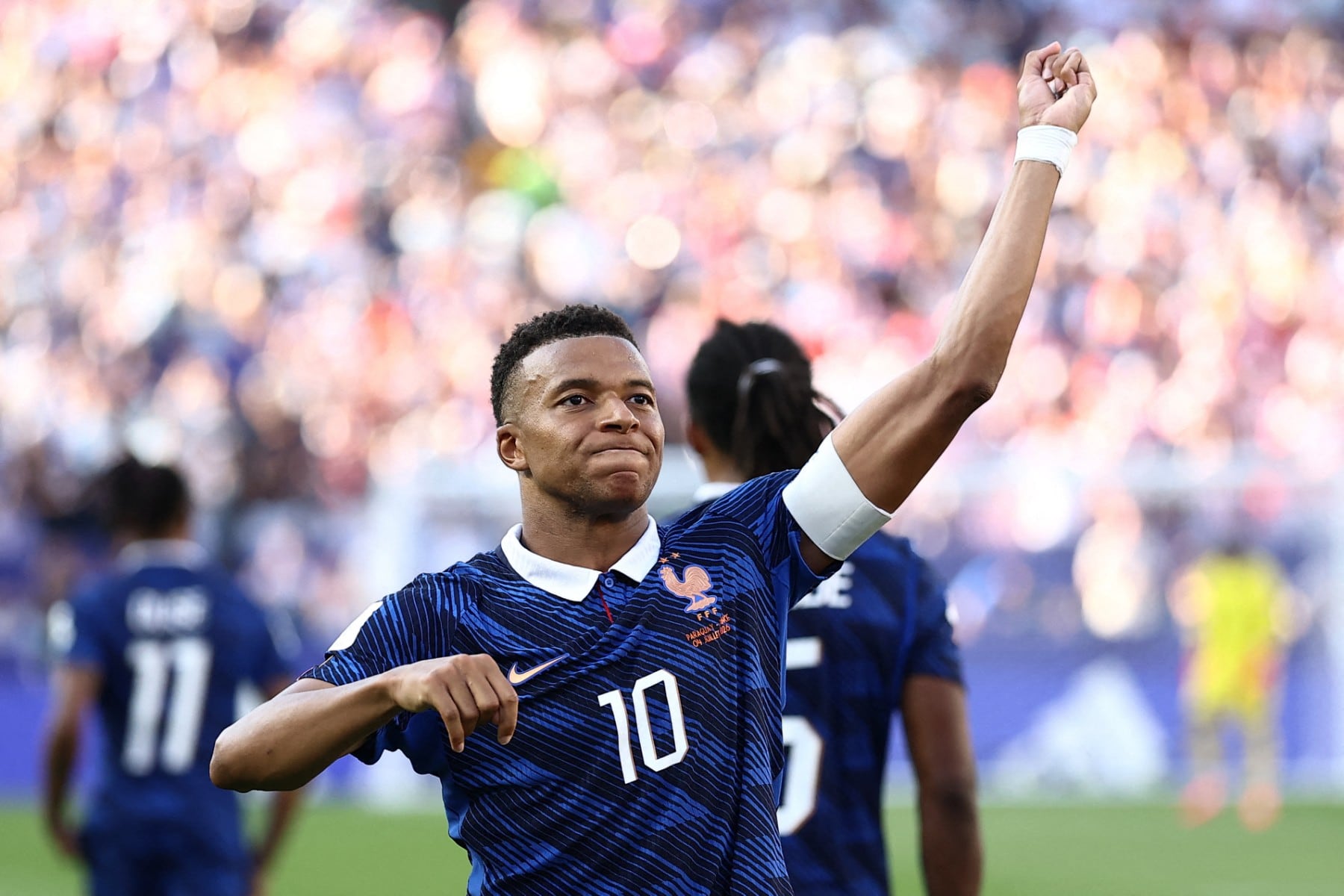 Kylian Mbappé le dio la clasificación a Francia contra Paraguay. (CHARLY TRIBALLEAU / AFP)