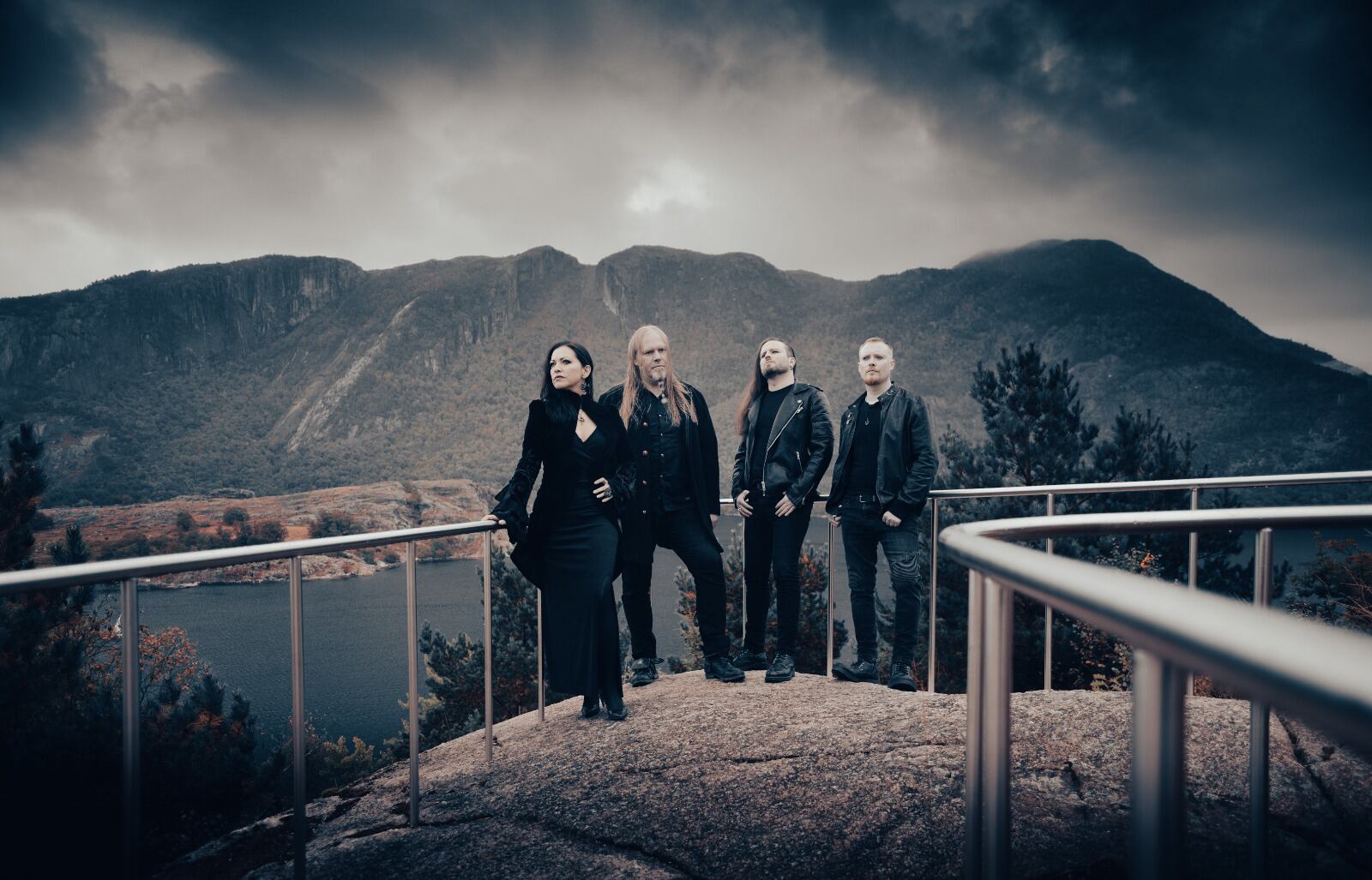 Sirenia llega a Lima