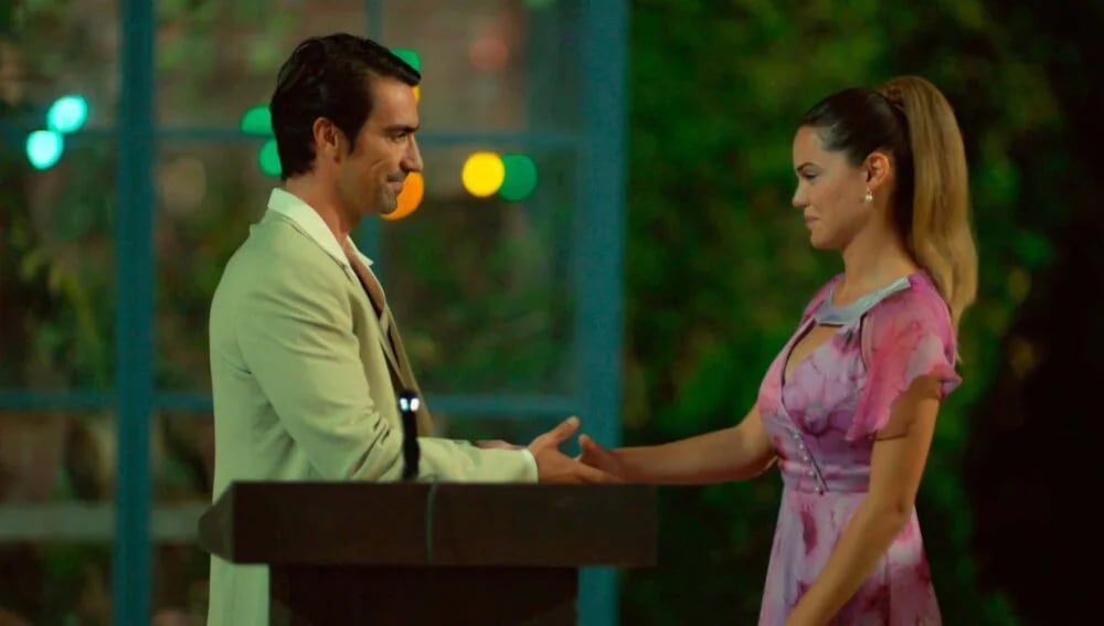 La actriz turca Hilal Altınbilek y el actor Ibrahim Çelikkol en “Tierra amarga” (Foto: Tims & B Productions)