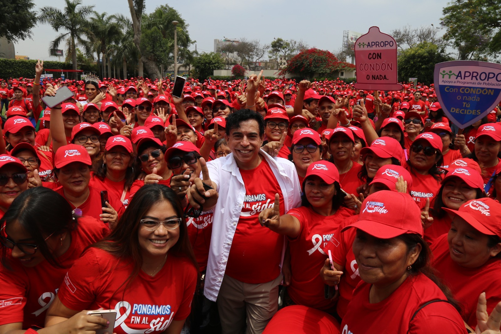 Ernesto Pimentel lidera feria informativa en el Día de la lucha contra el VIH-Sida