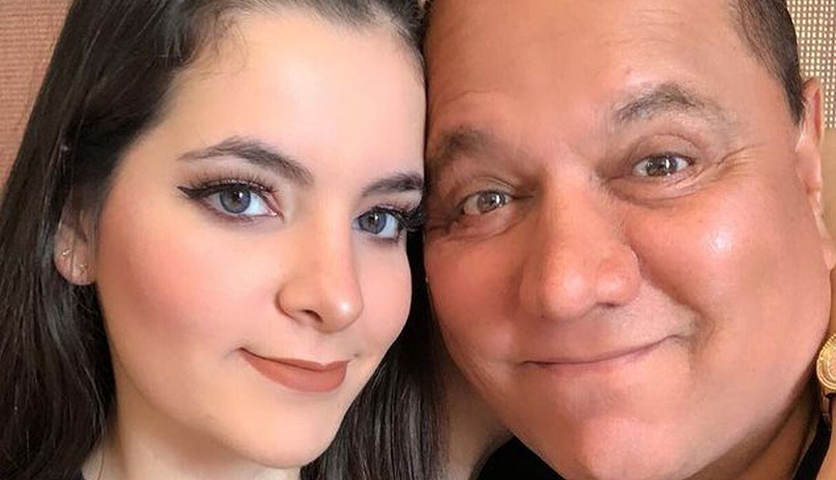 Mauricio Diez Canseco se divierte bailando junto a su hija Camila. (Foto: @camidiezcanseco)