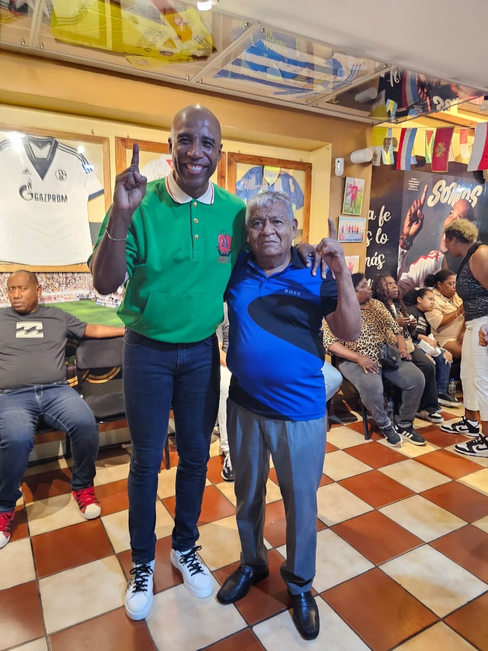 Cuto Guadalupe y sus padres en el fútbol