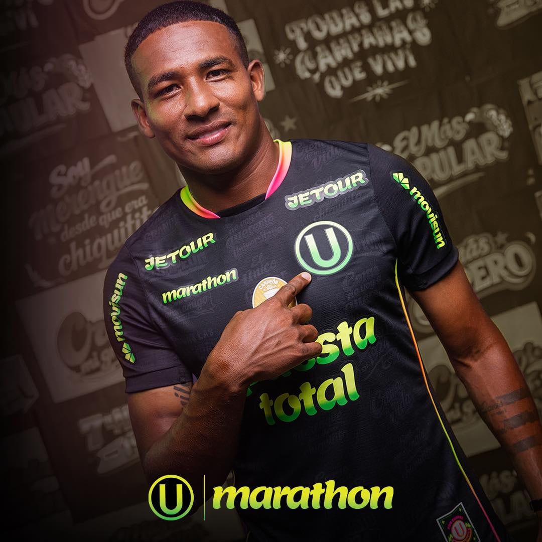 Jugadores presentaron nueva camiseta de Universitario.