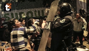 Surquillo: comerciantes del mercado San Felipe que tomaron la calle se enfrentan a la Policía para evitar desalojo