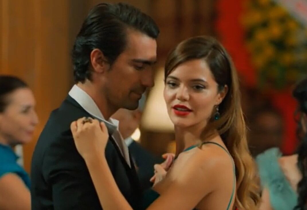 Mehmet invita a Züleyha a bailar (Foto: Tims & B Productions)