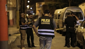 ¡Se agarran a balazos en Collique! Guerra de barristas deja dos jóvenes muertos y otro grave