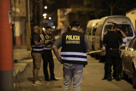 ¡Se agarran a balazos en Collique! Guerra de barristas deja dos jóvenes muertos y otro grave