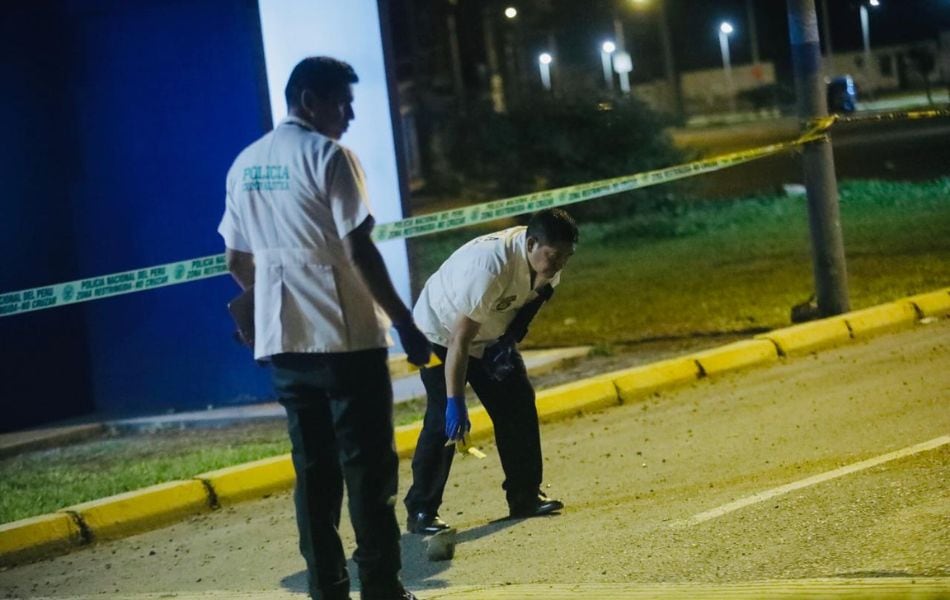 Delincuente ataca a balazos a una motocicleta y dejan un herido y un muerto en el Callao. (Foto: César.grados@photo.gec)
