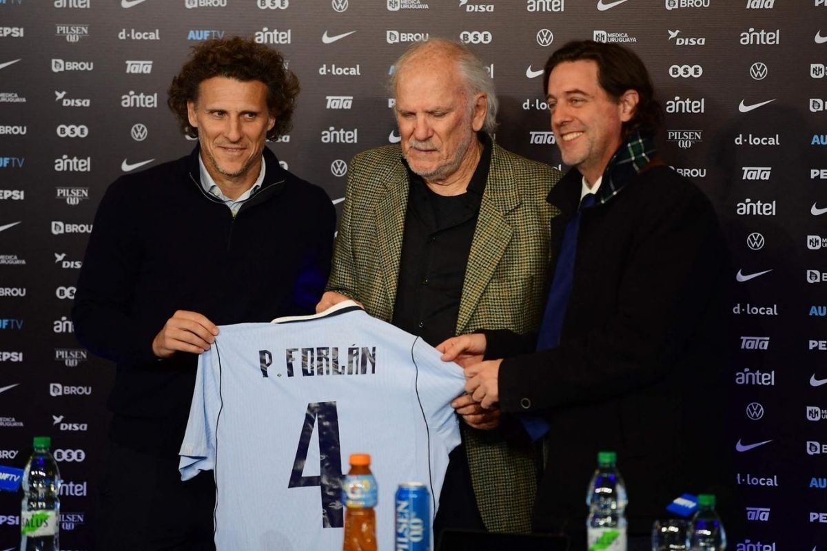 Diego Forlán fue oficializado como nuevo DT de Uruguay (Foto: AFP)