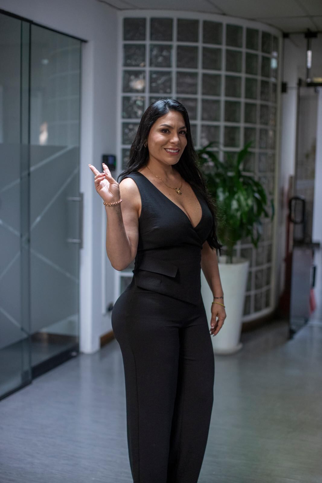 Evelyn Vela en el Café con la Chevez