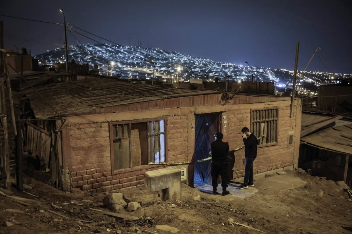 La vivienda ubicada en el grupo residencial C4, en Ventanilla, fue acordonada por la Policía Nacional tras el asesinato de una madre de familia. (Foto: Joel Alonzo / @photo.gec)