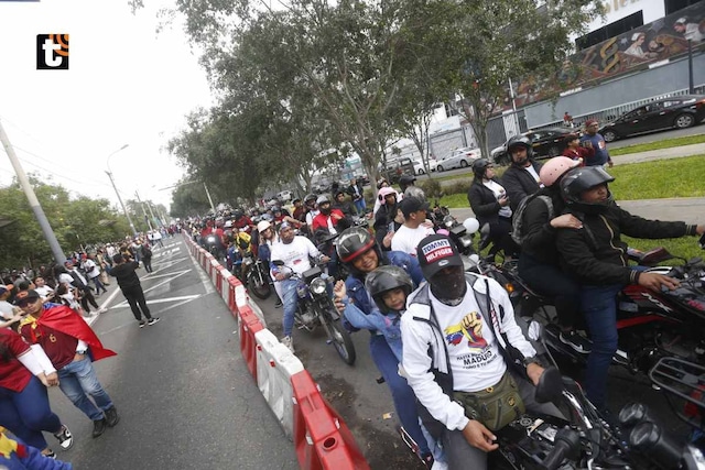 Ciudadanos venezolanos salen a las calles. Esperan la derrota de Nicolás Maduro
en las elecciones. (Foto: Mario Zapata @gec)