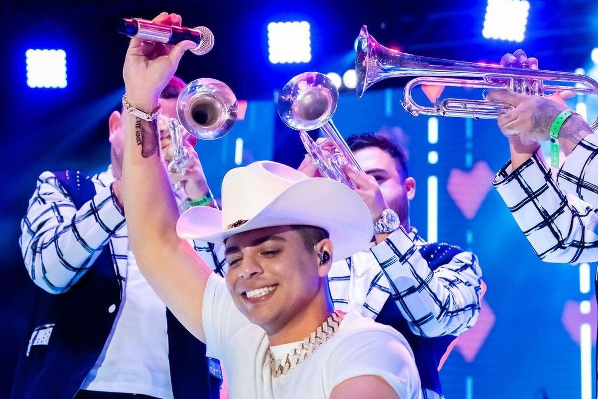 La banda que tiene como vocalista a Eduin Cazares no pasó desapercibida por la vidente (Foto: Grupo Firme / Instagram)