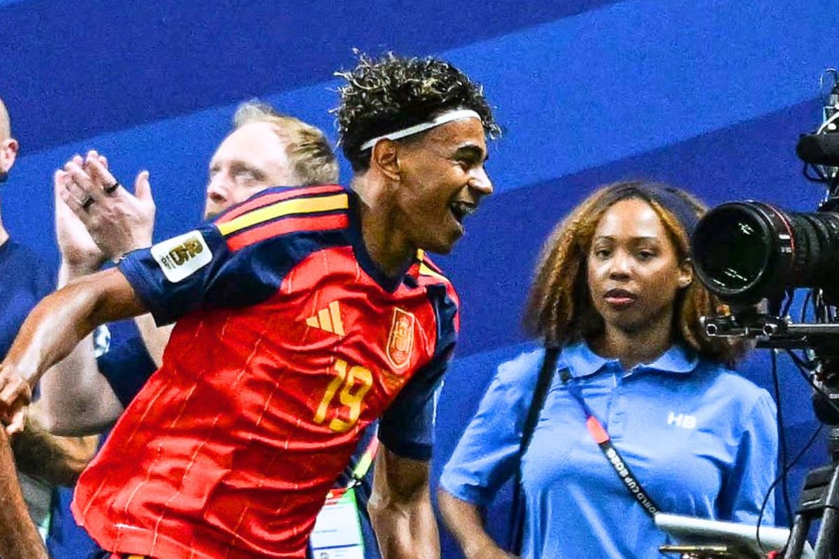 Lamine Yamal escribe su nombre en la historia de los mundiales (Foto: AFP)