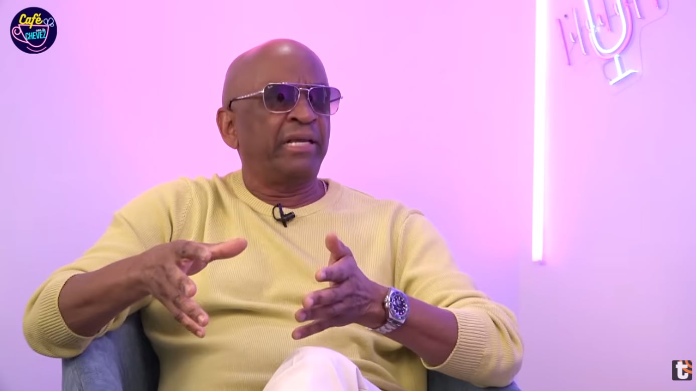 Sergio George no descartó ser sugar daddy en entrevista para el pódcast 'Café con la Chevez'.