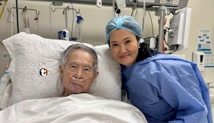 Alberto Fujimori fue operado con éxito por fractura de cadera y quiere volver a ser presidente