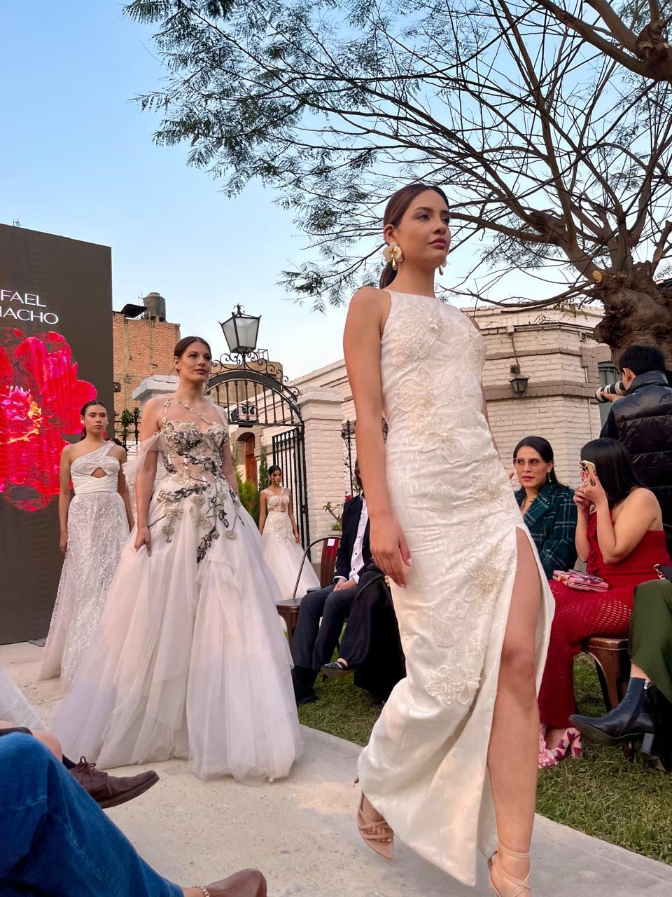 Rafael Camacho presentó una hermosa colección de vestidos para novias. Foto: Katty Gines.