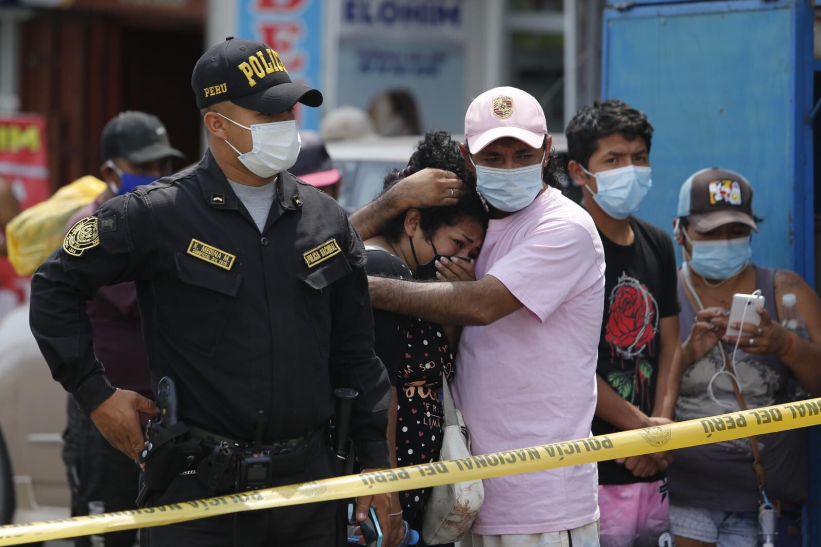 Sicarios en moto lineal asesinaron a balazos a vendedor de carapulcra y sopa seca, en San Juan de Lurigancho. | Foto: Violeta Ayasta