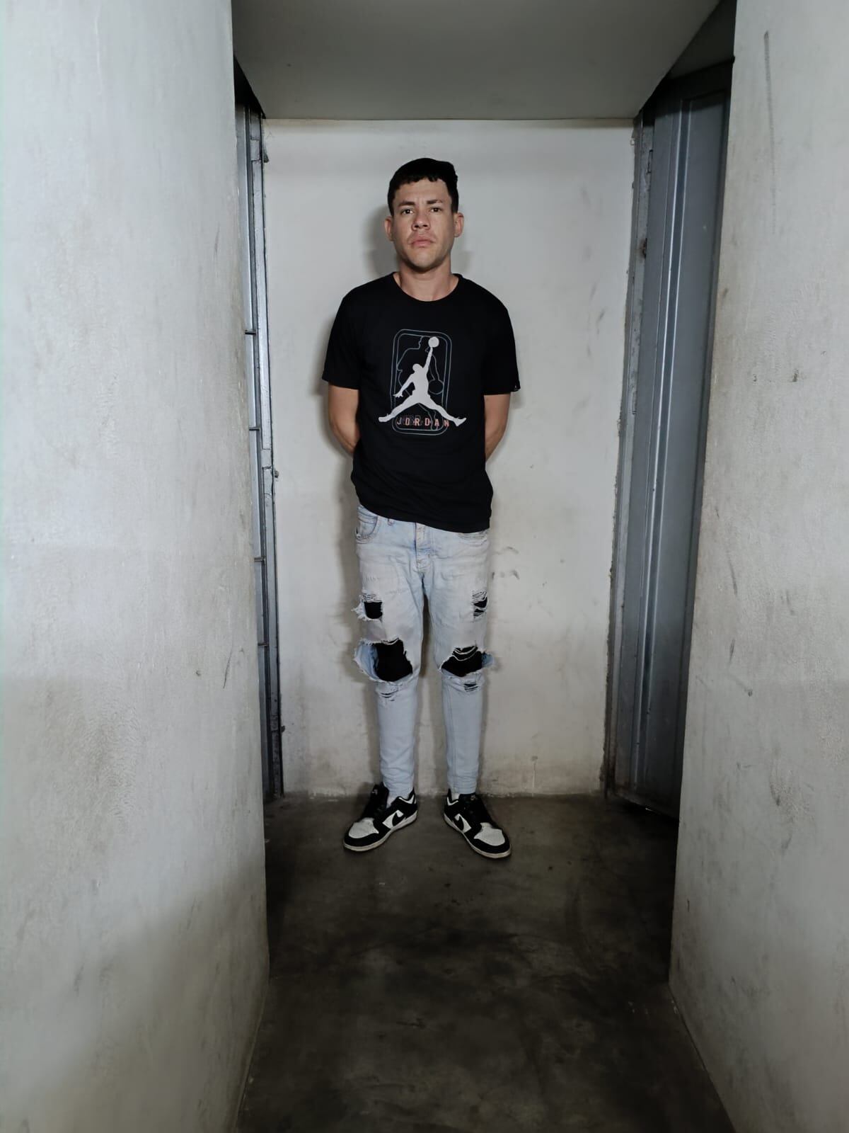 Uno de los cuatro detenidos por robo de camionetas Hillux.